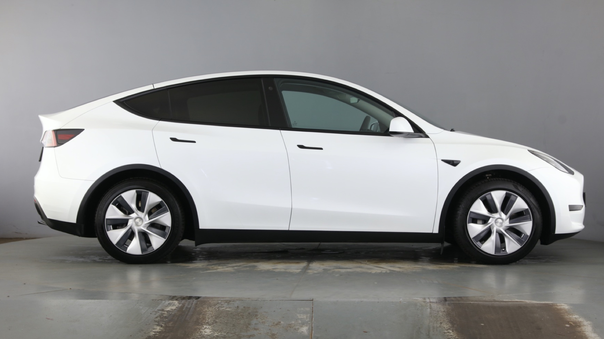 4021013 RWD 5dr Auto