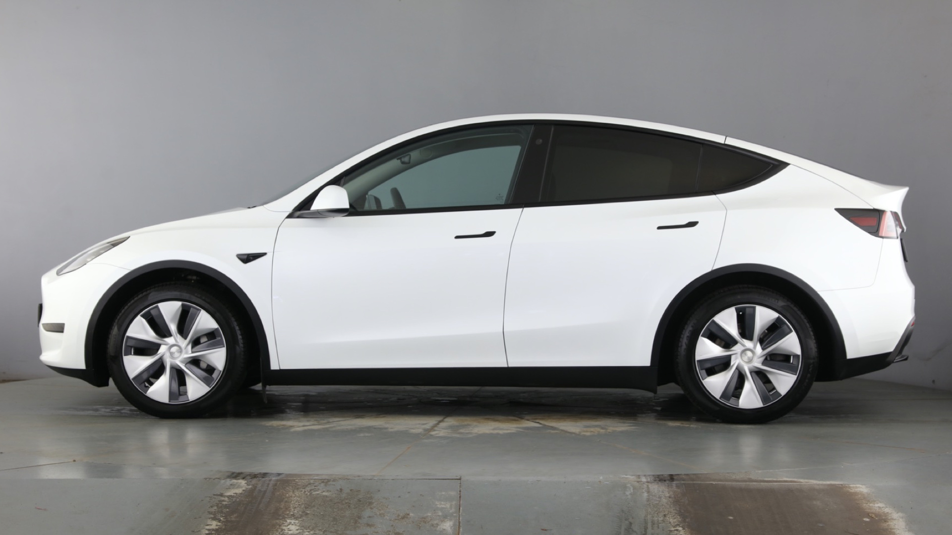 4021013 RWD 5dr Auto