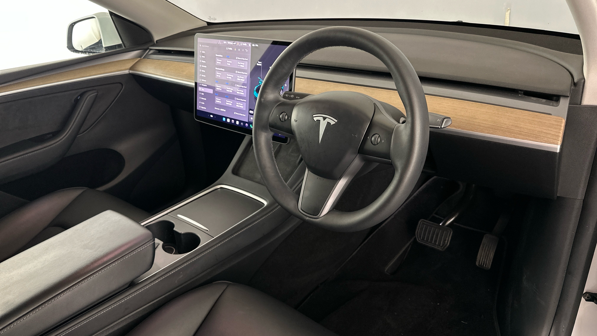 4021013 RWD 5dr Auto