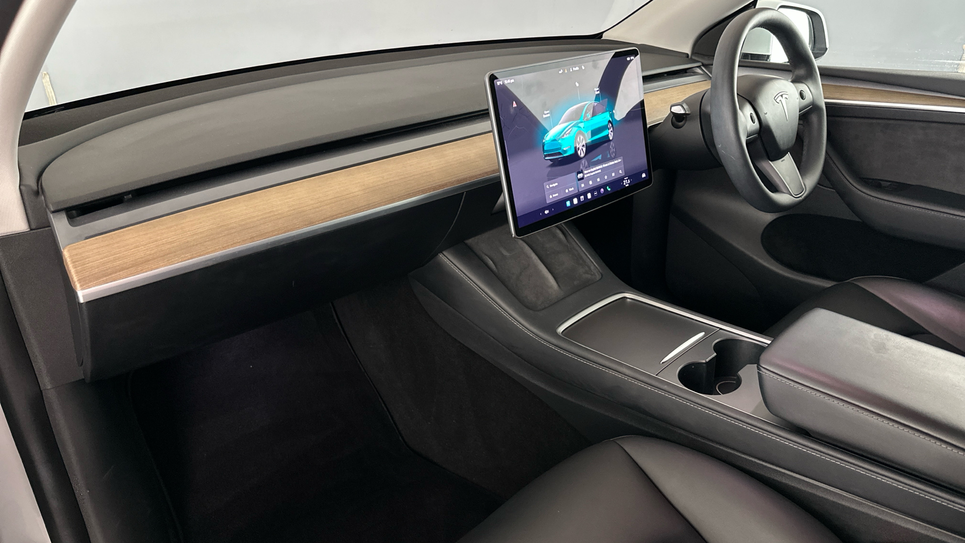 4021013 RWD 5dr Auto