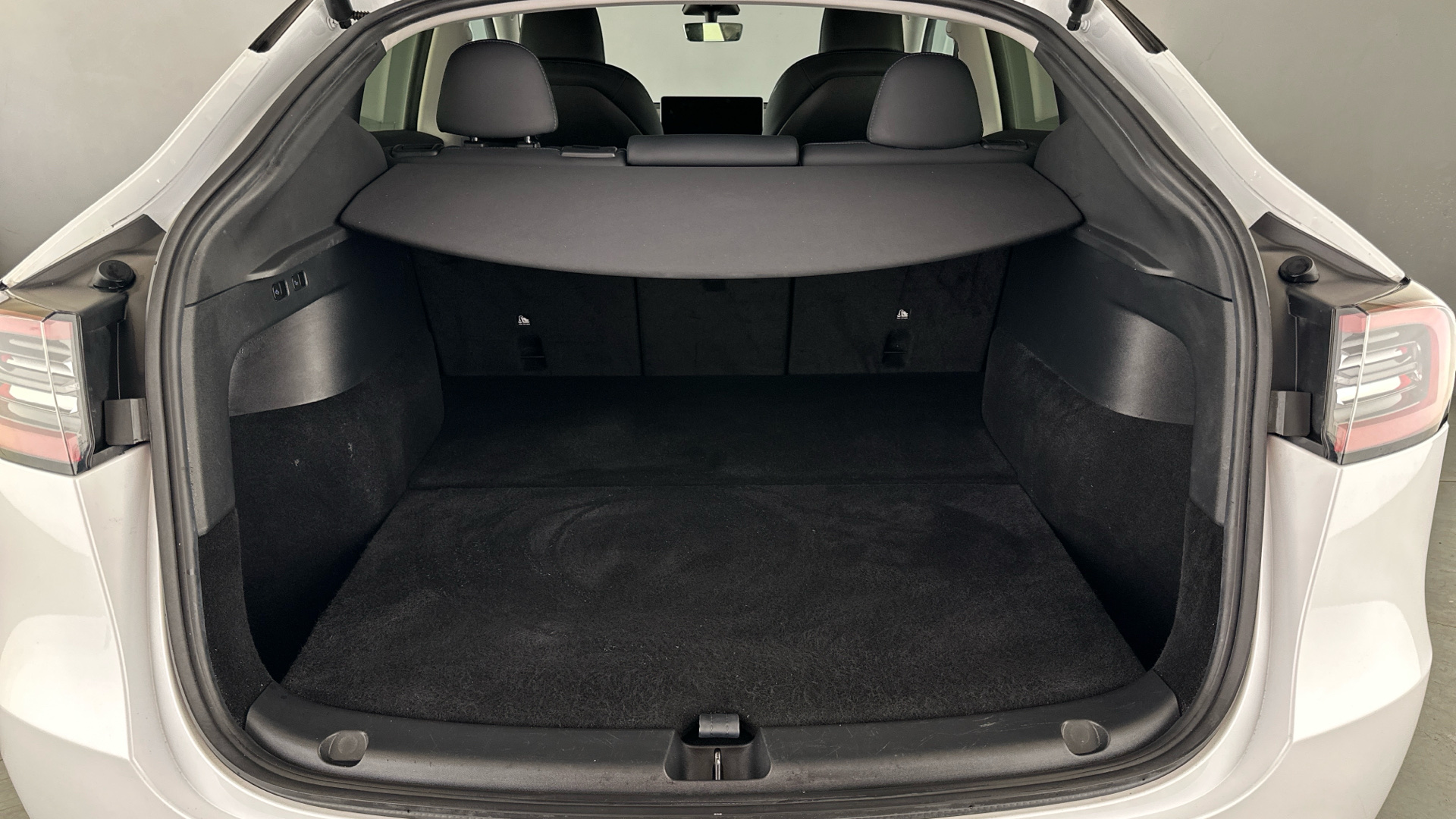 4021013 RWD 5dr Auto