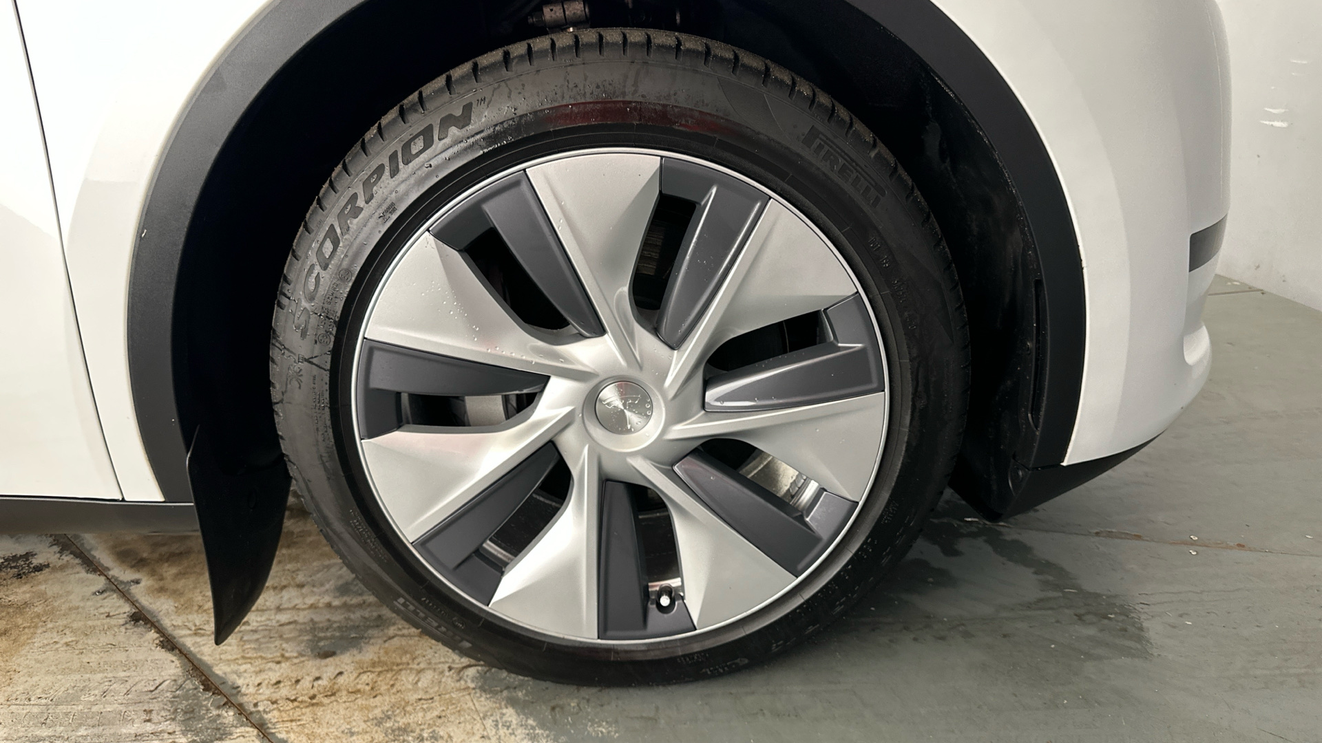 4021013 RWD 5dr Auto