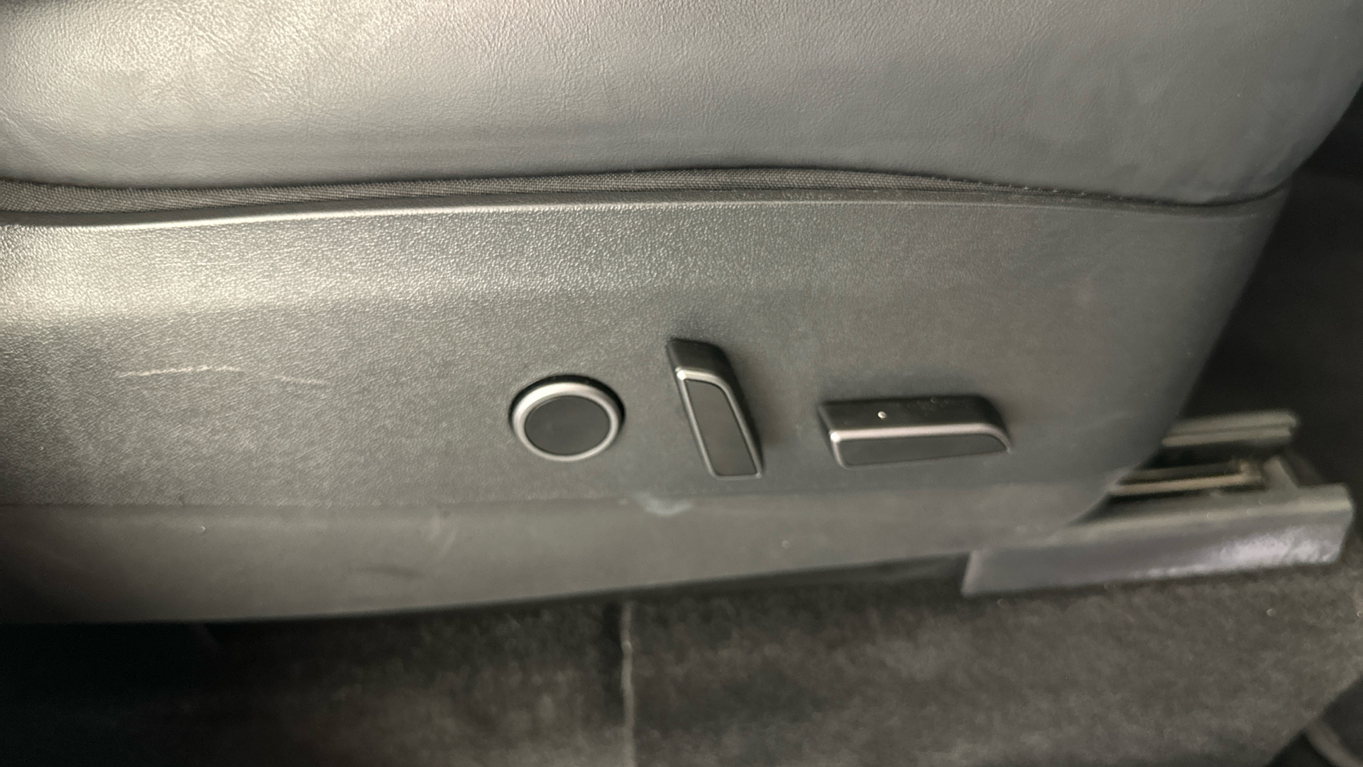 4021013 RWD 5dr Auto