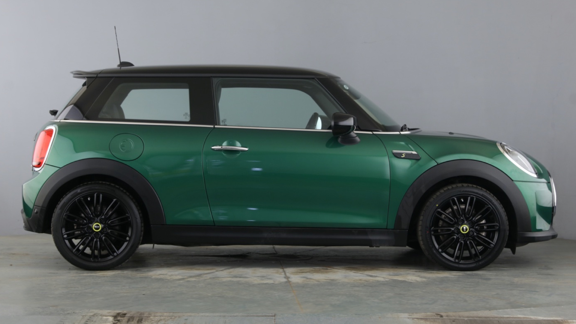 4021009 135kW Cooper S Level 2 33kWh 3dr Auto