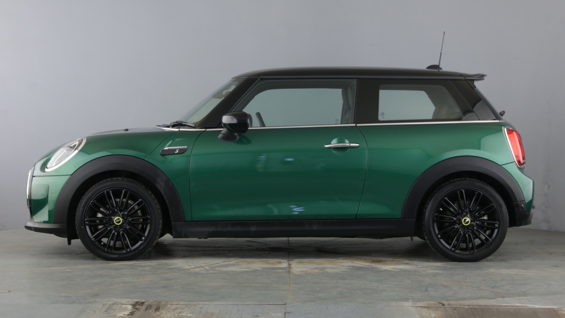 4021009 135kW Cooper S Level 2 33kWh 3dr Auto