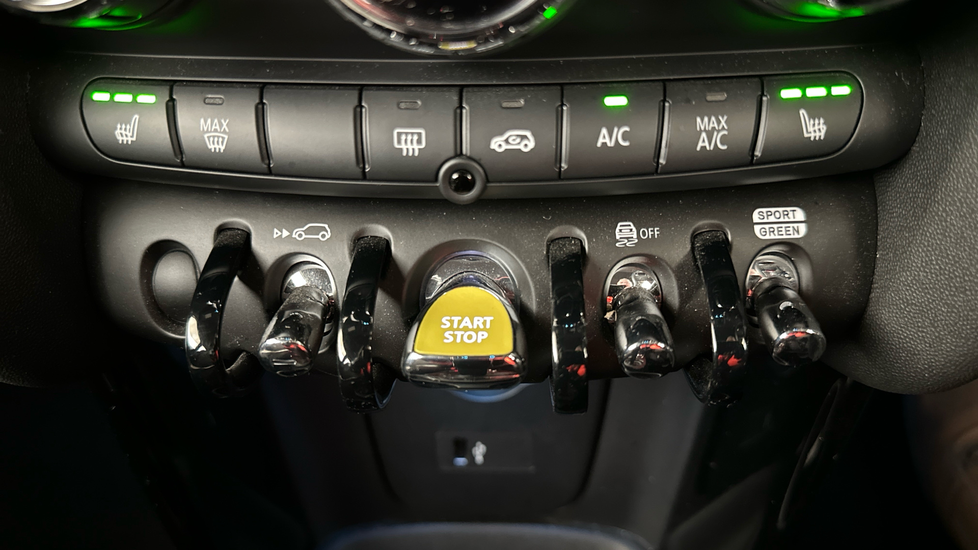 4021009 135kW Cooper S Level 2 33kWh 3dr Auto