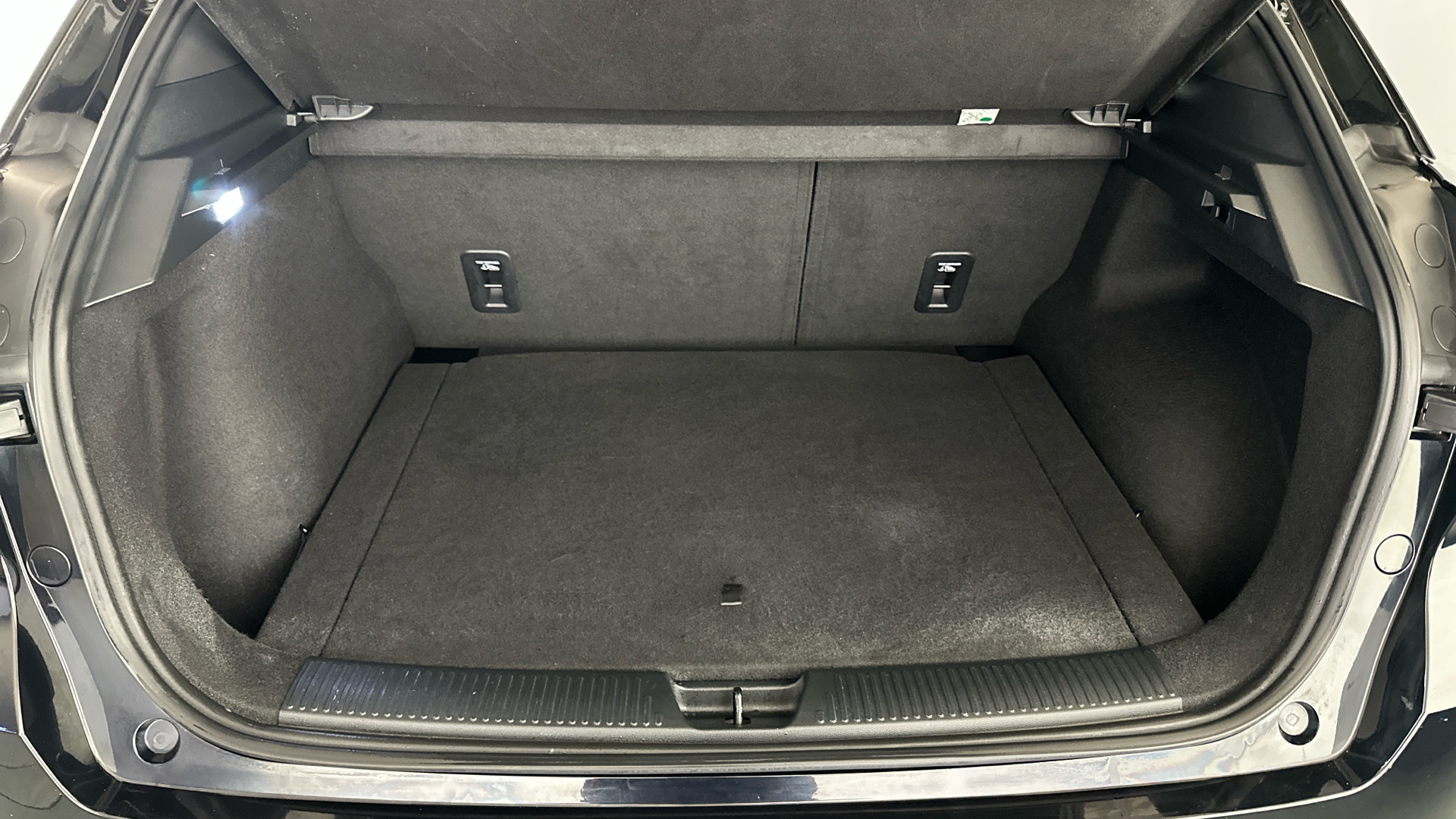 4020817 150kW Trophy EV Long Range 64kWh 5dr Auto