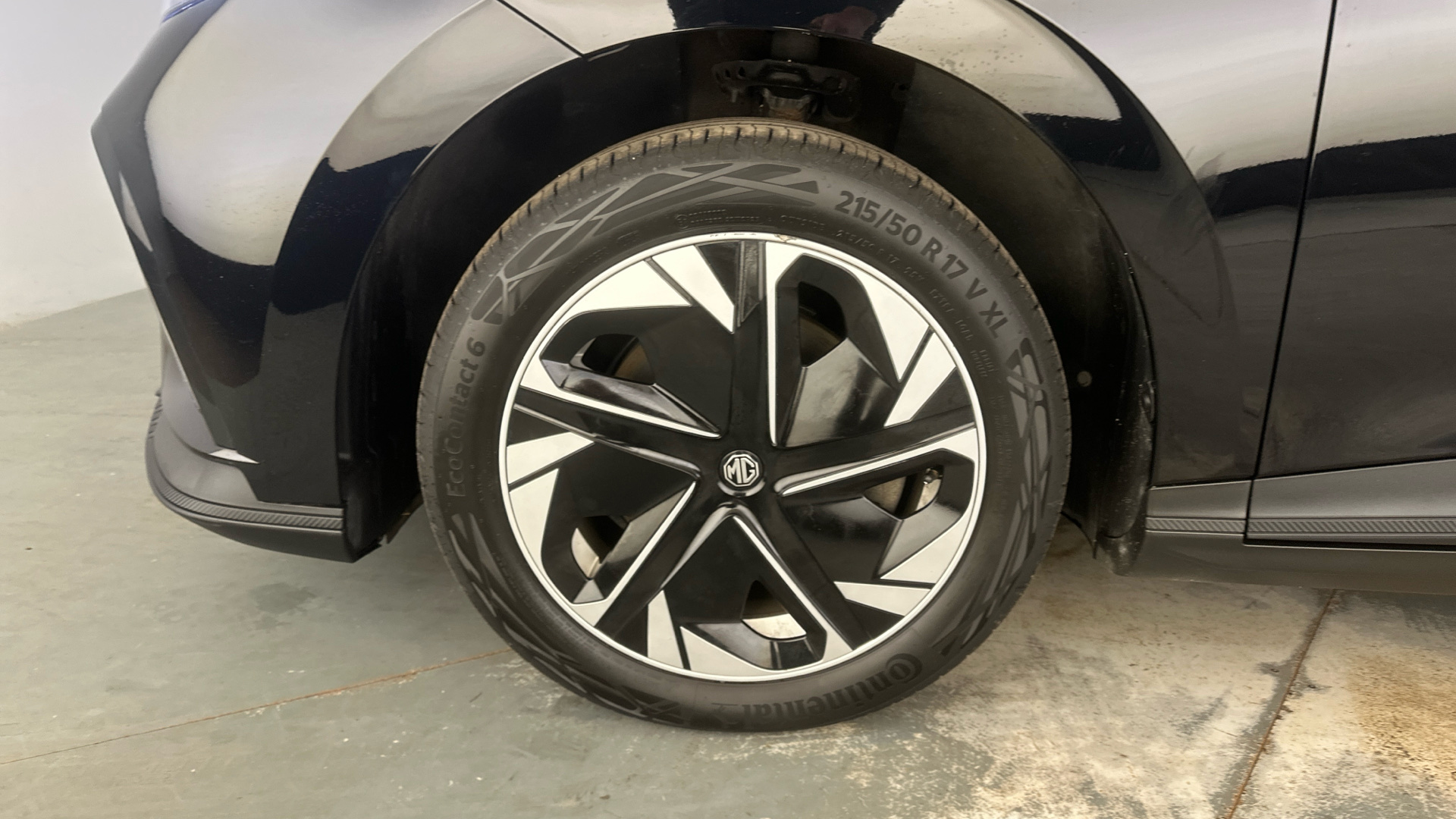 4020817 150kW Trophy EV Long Range 64kWh 5dr Auto