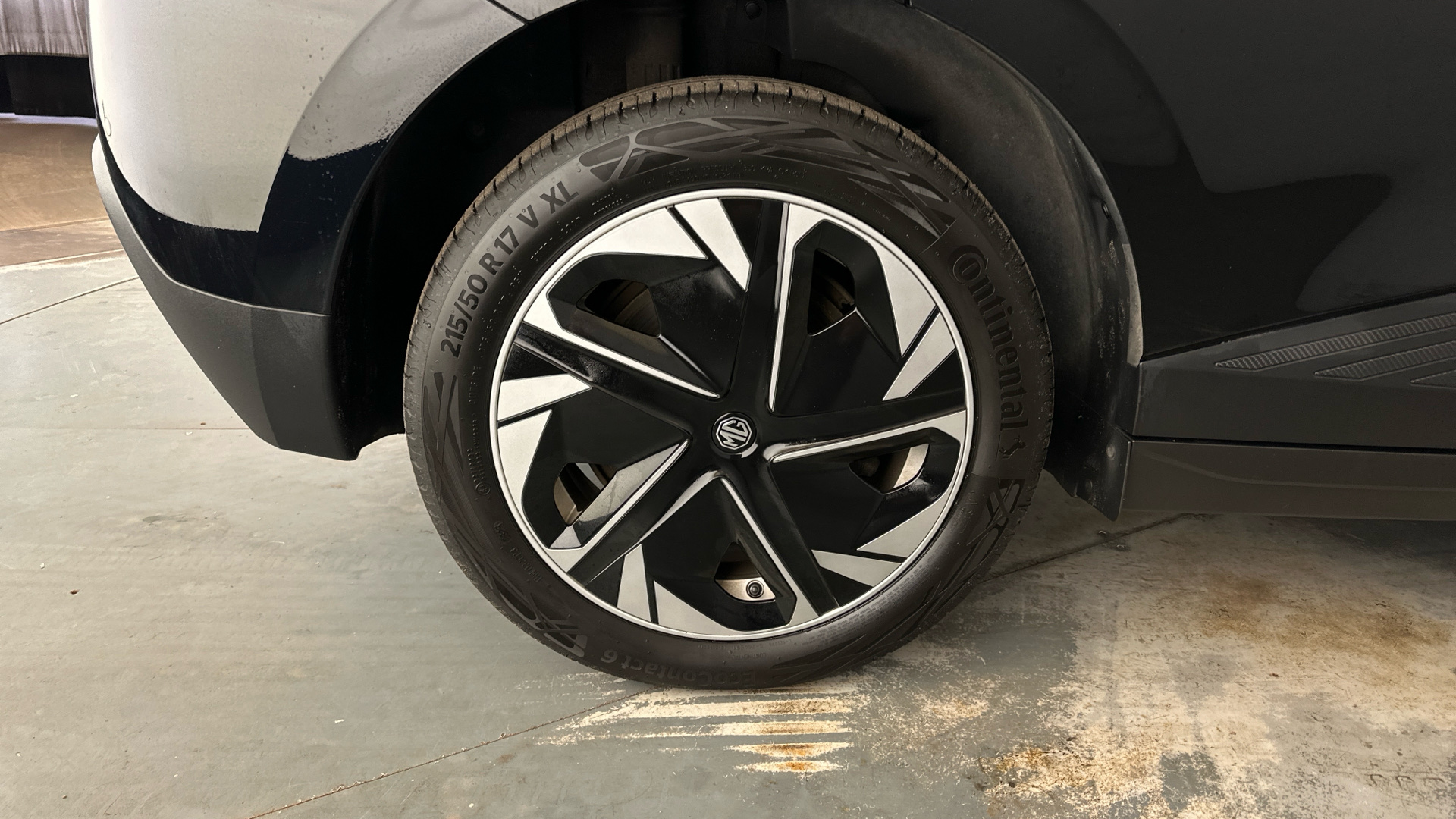 4020817 150kW Trophy EV Long Range 64kWh 5dr Auto