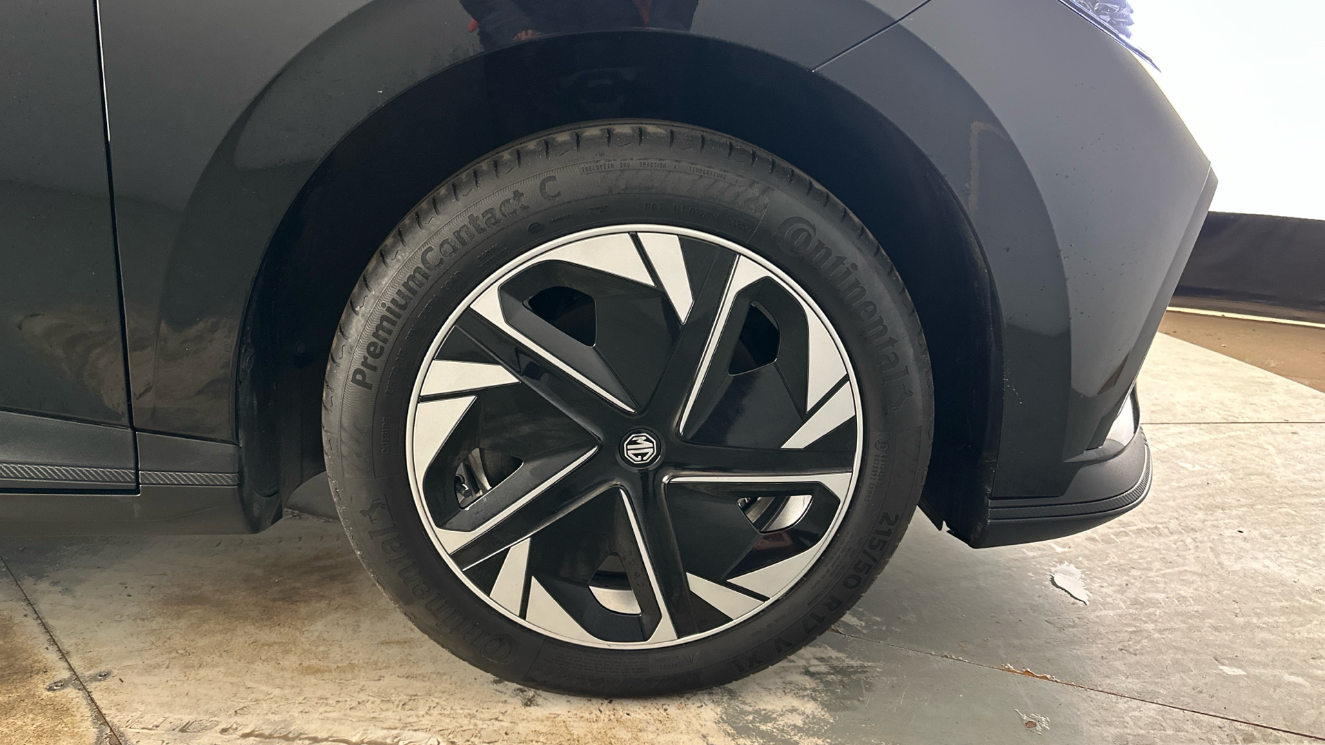 4020817 150kW Trophy EV Long Range 64kWh 5dr Auto