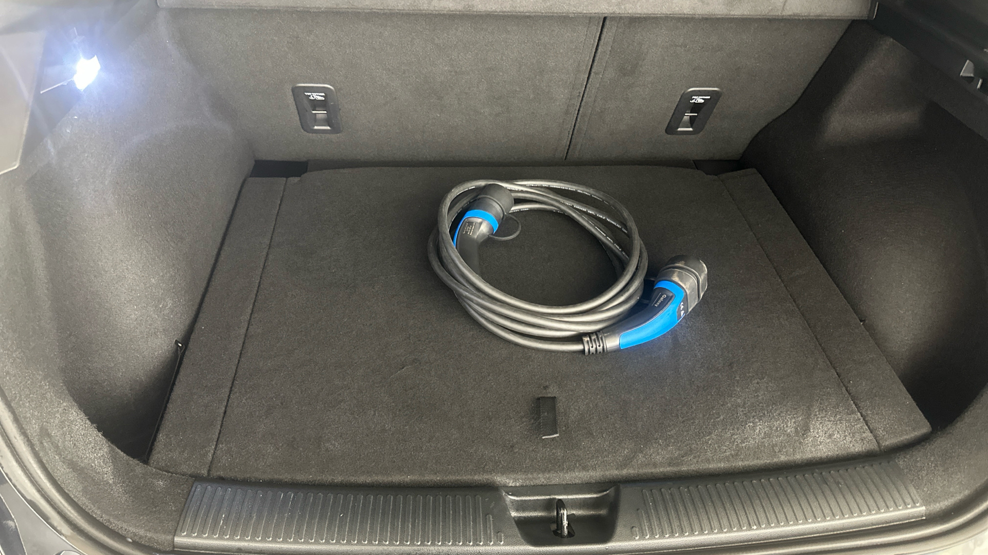 4020817 150kW Trophy EV Long Range 64kWh 5dr Auto