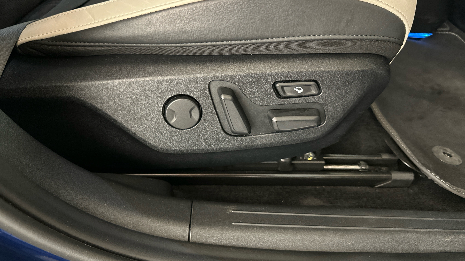 4020925 166kW GT Line S 77.4kWh 5dr Auto