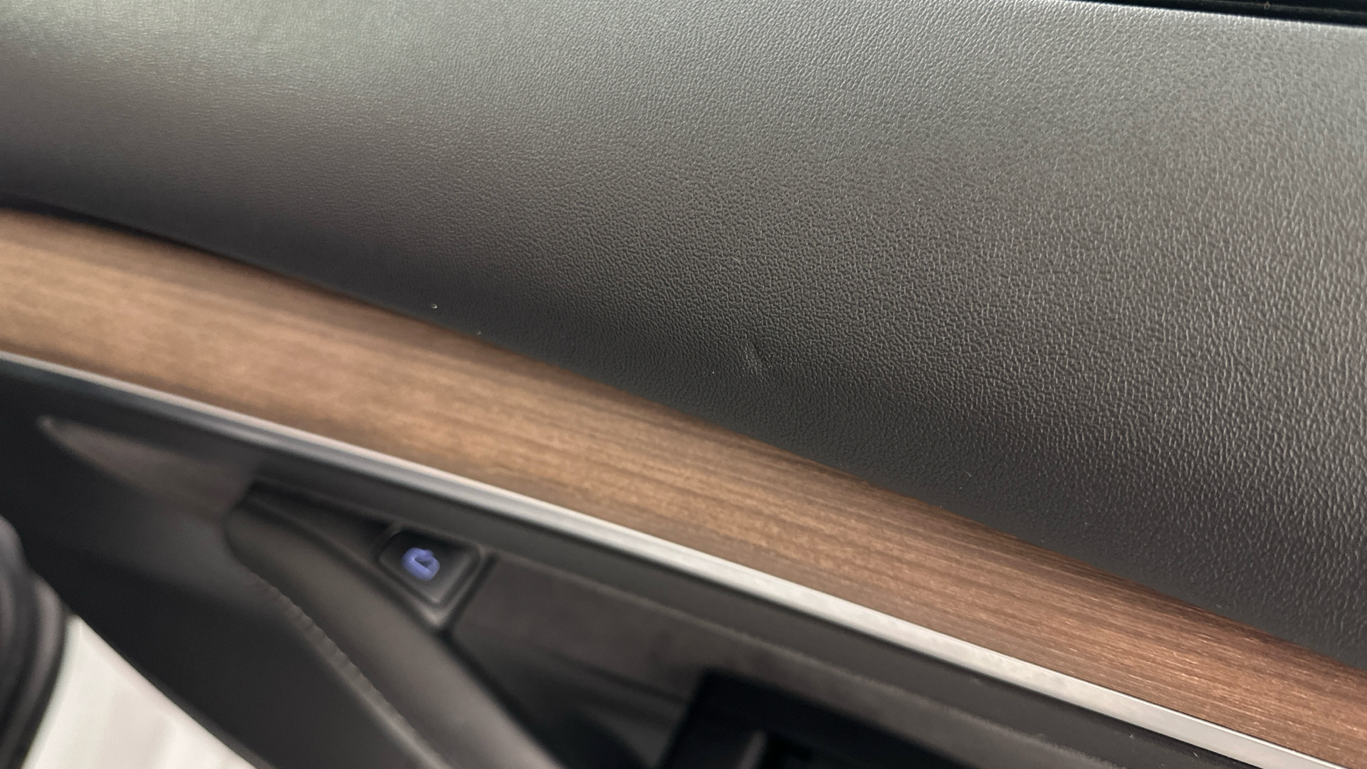 4027593 Long Range AWD 4dr Auto