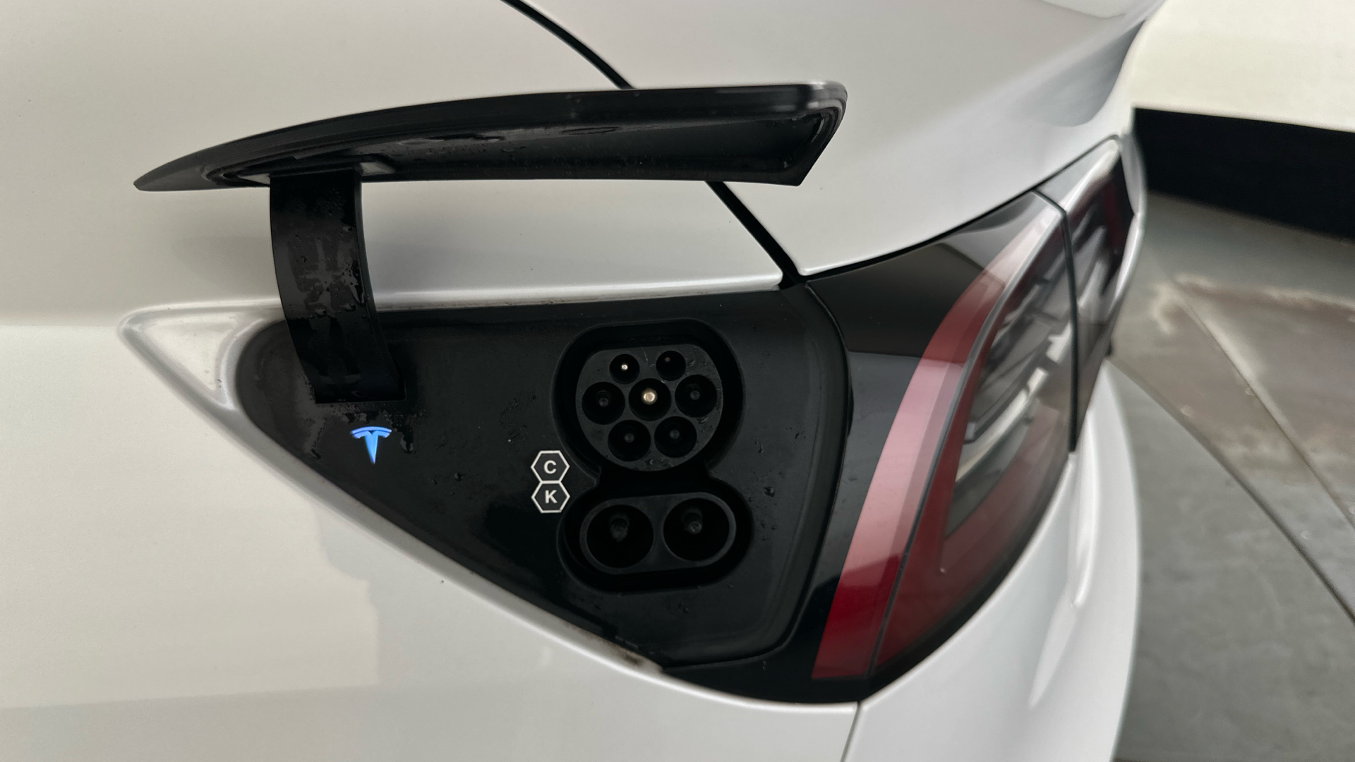 4027593 Long Range AWD 4dr Auto