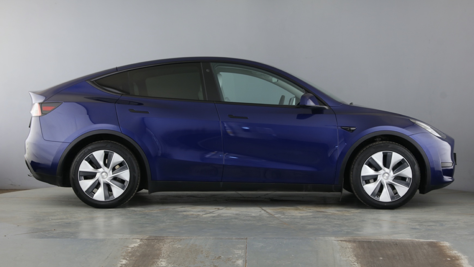 4020747 RWD 5dr Auto