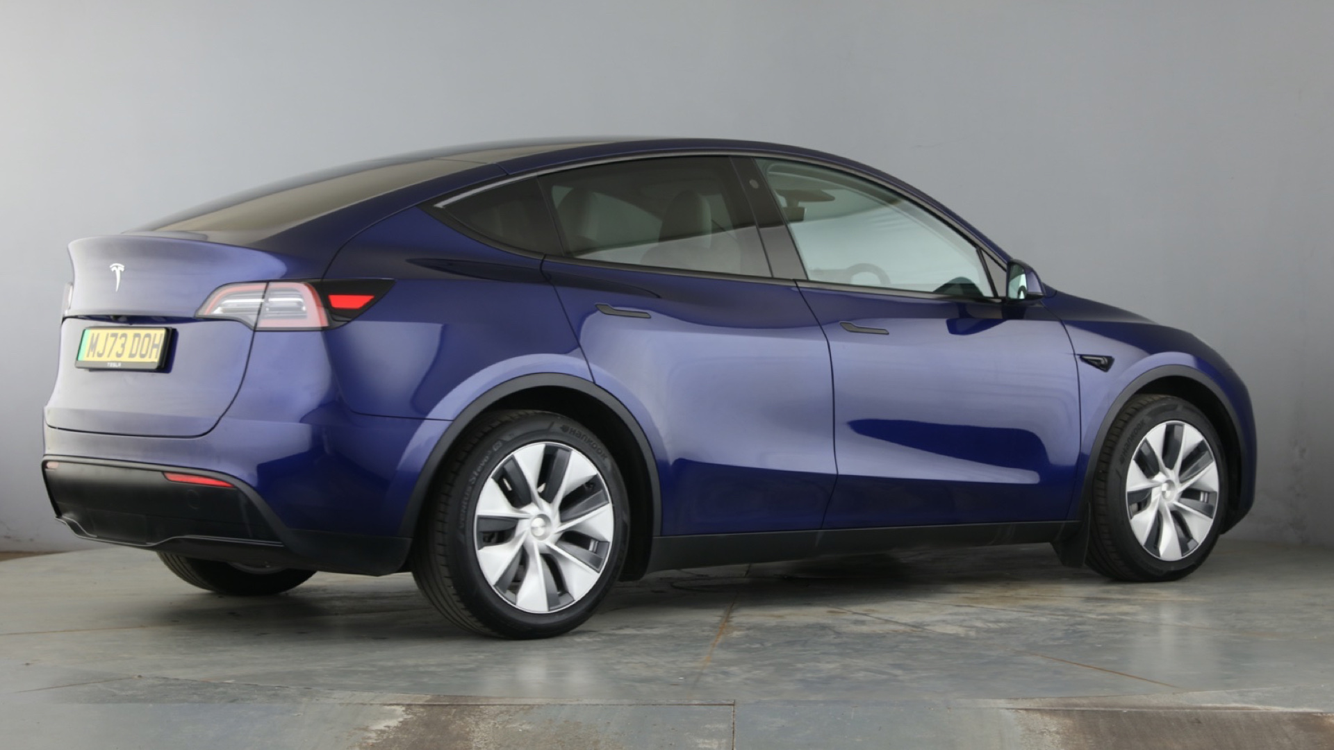 4020747 RWD 5dr Auto