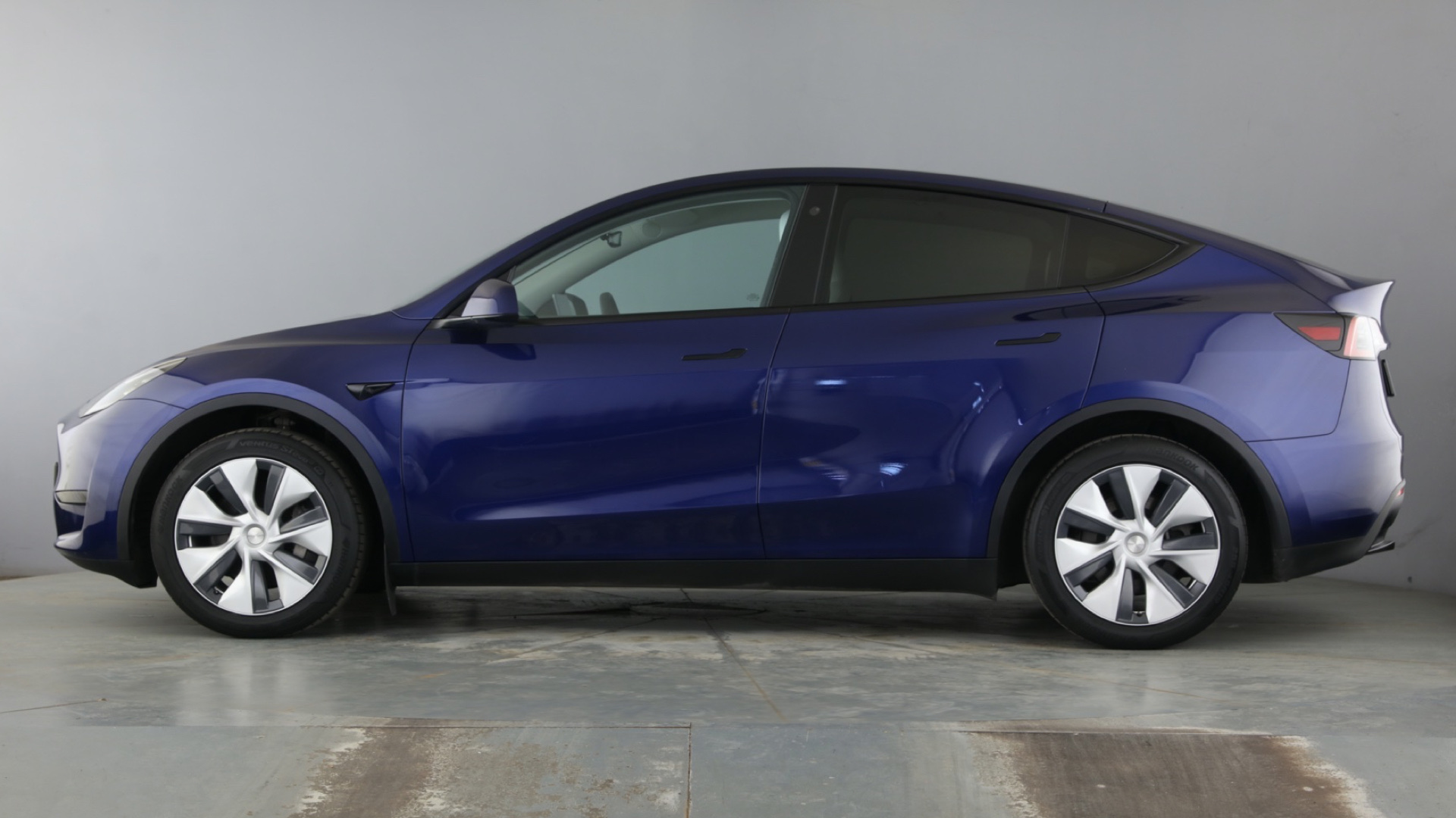 4020747 RWD 5dr Auto