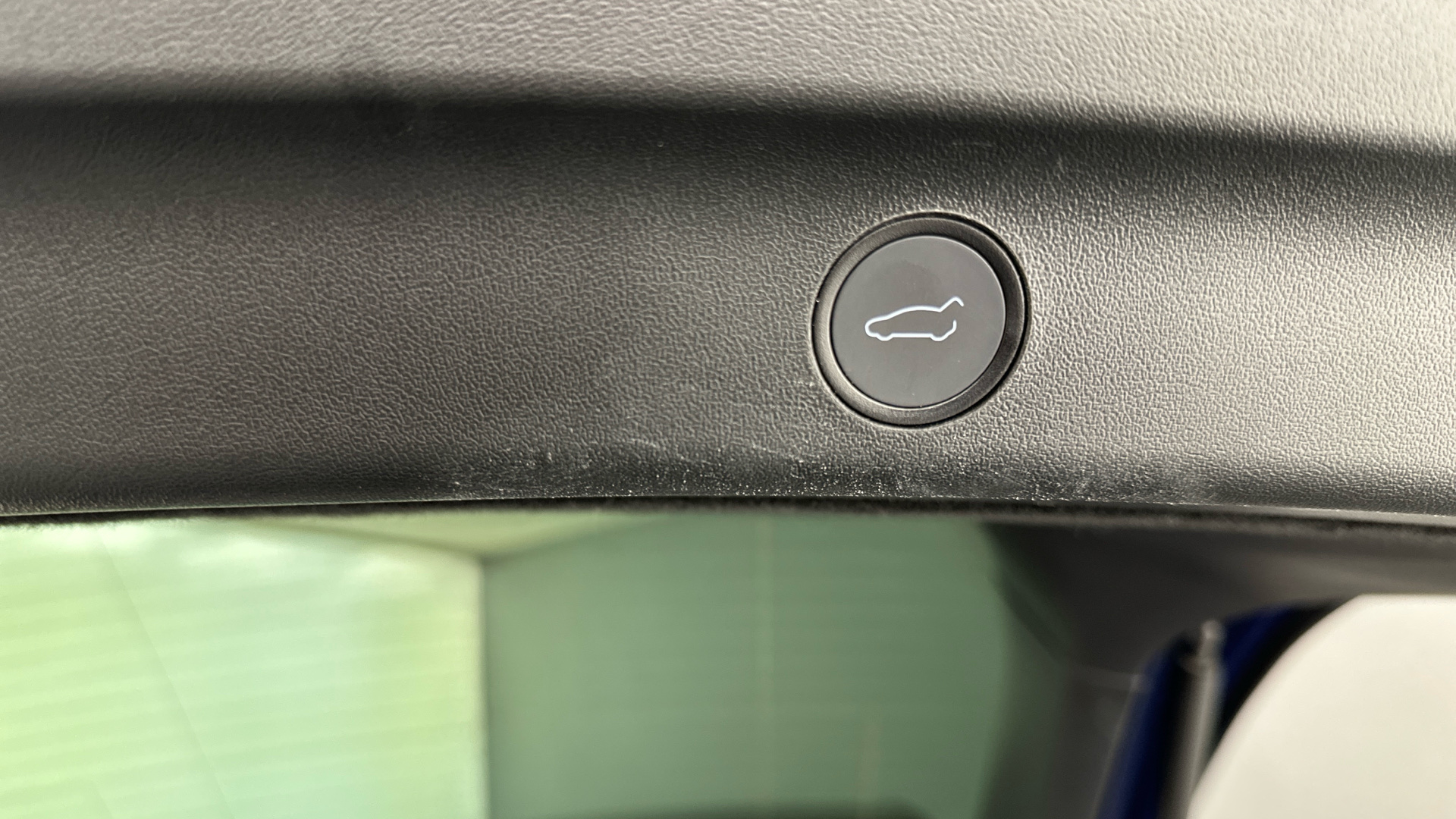 4020747 RWD 5dr Auto