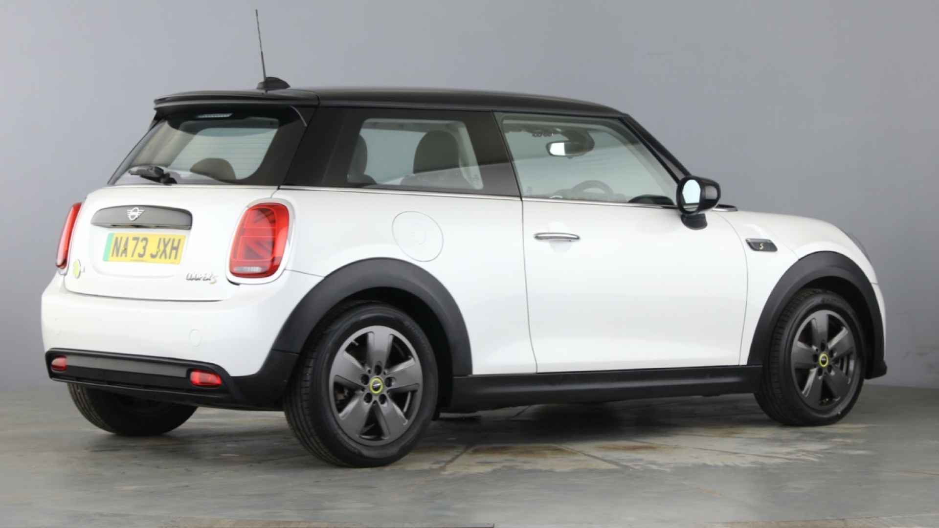4060164 135kW Cooper S Level 1 33kWh 3dr Auto