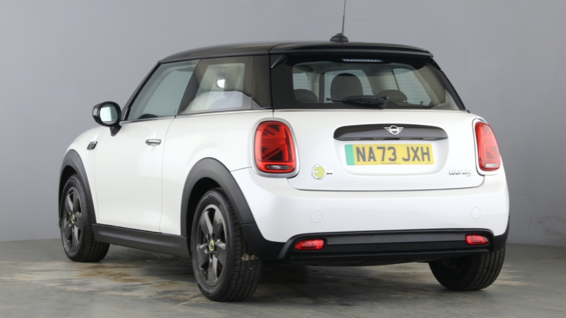 4060164 135kW Cooper S Level 1 33kWh 3dr Auto