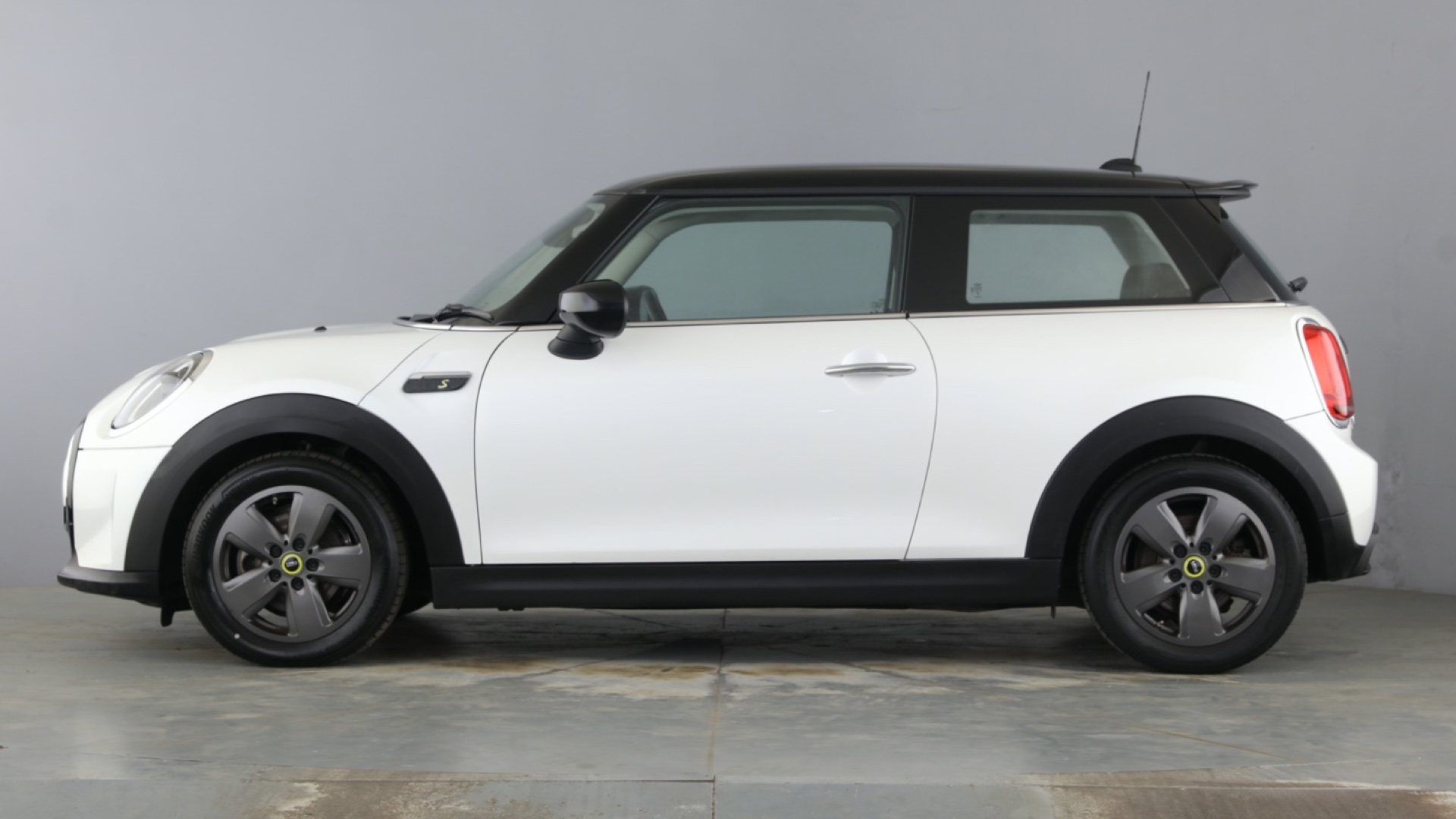 4060164 135kW Cooper S Level 1 33kWh 3dr Auto