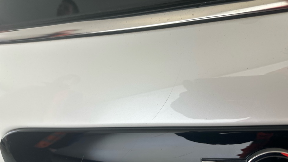 MINI HATCHBACK Scratch