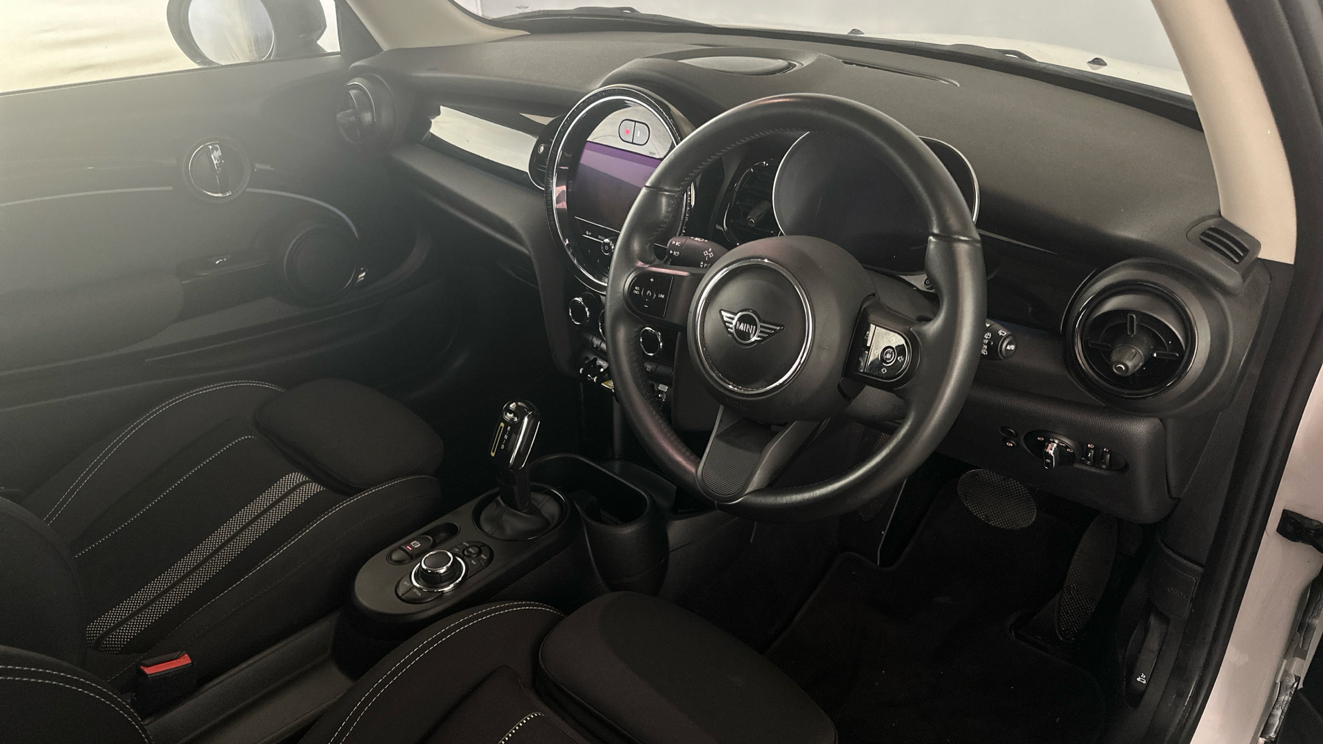 4060164 135kW Cooper S Level 1 33kWh 3dr Auto