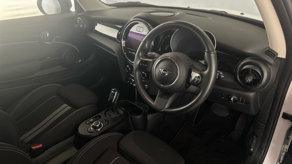 MINI HATCHBACK Image 9