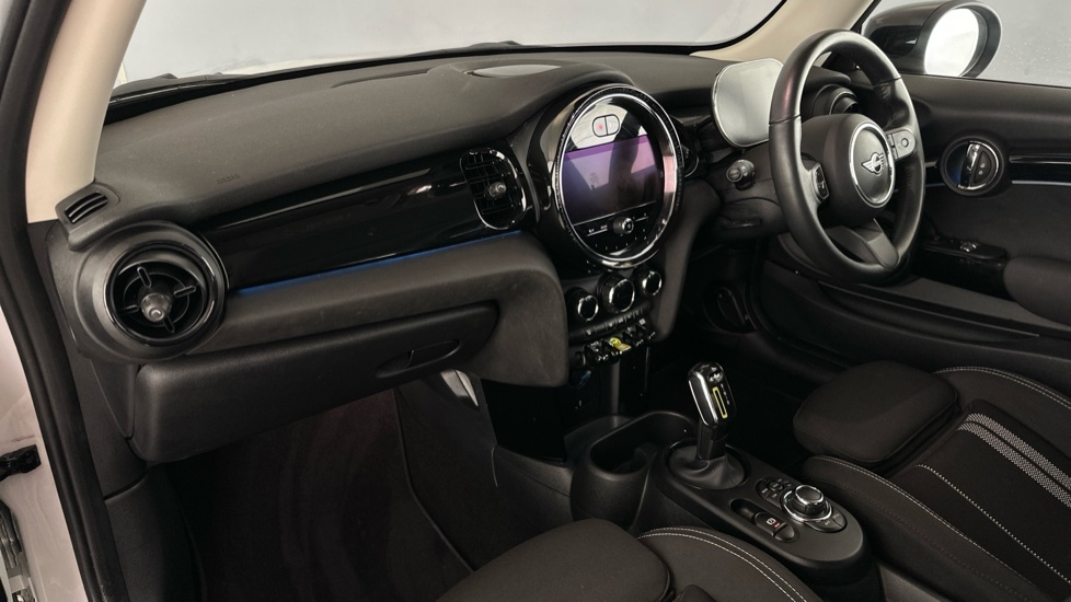 MINI HATCHBACK Image 10