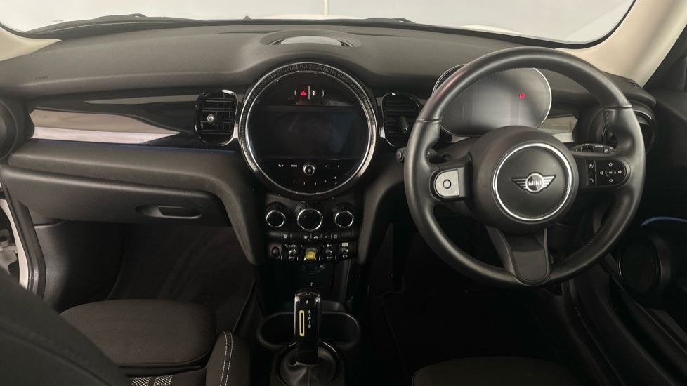 MINI HATCHBACK Image 11