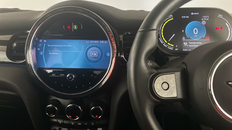 MINI HATCHBACK Image 12