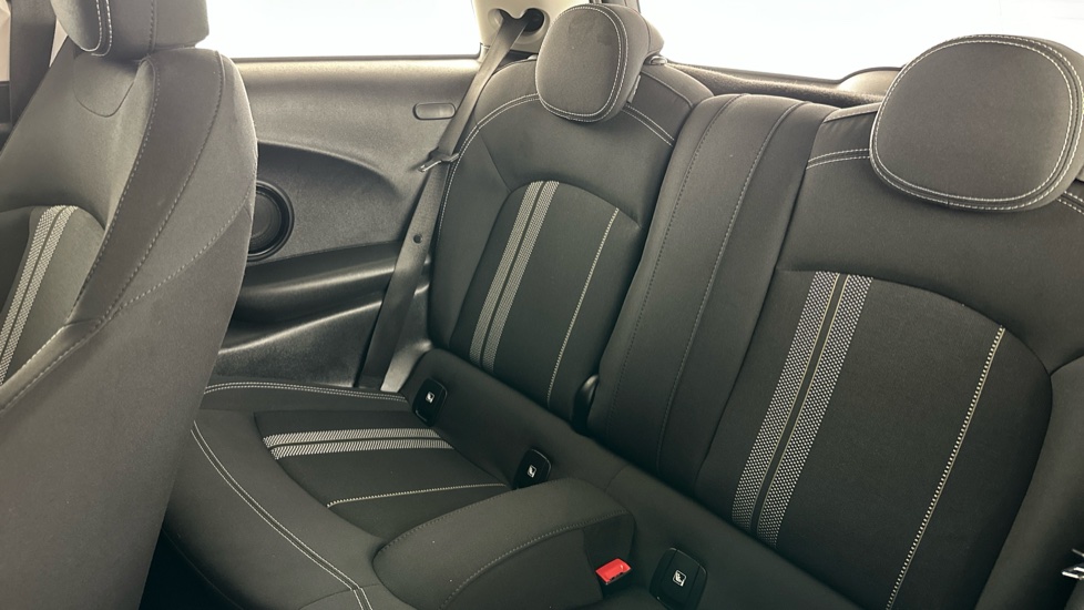 MINI HATCHBACK Image 14