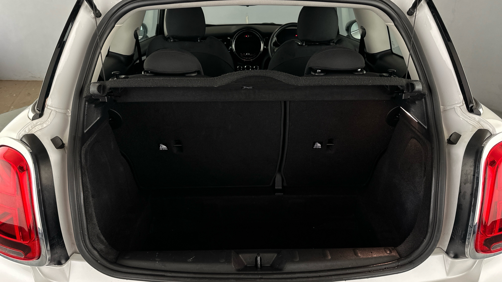 4060164 135kW Cooper S Level 1 33kWh 3dr Auto