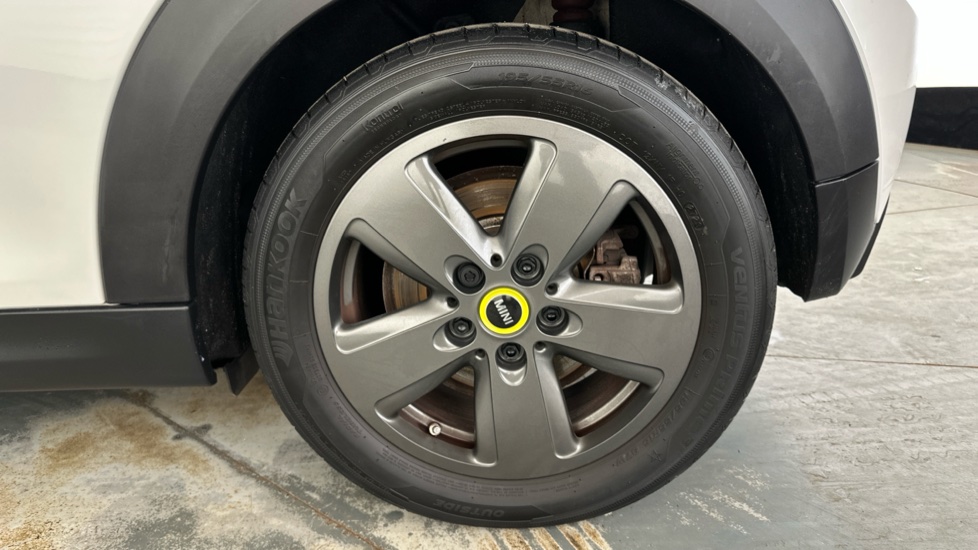 MINI HATCHBACK Image 18