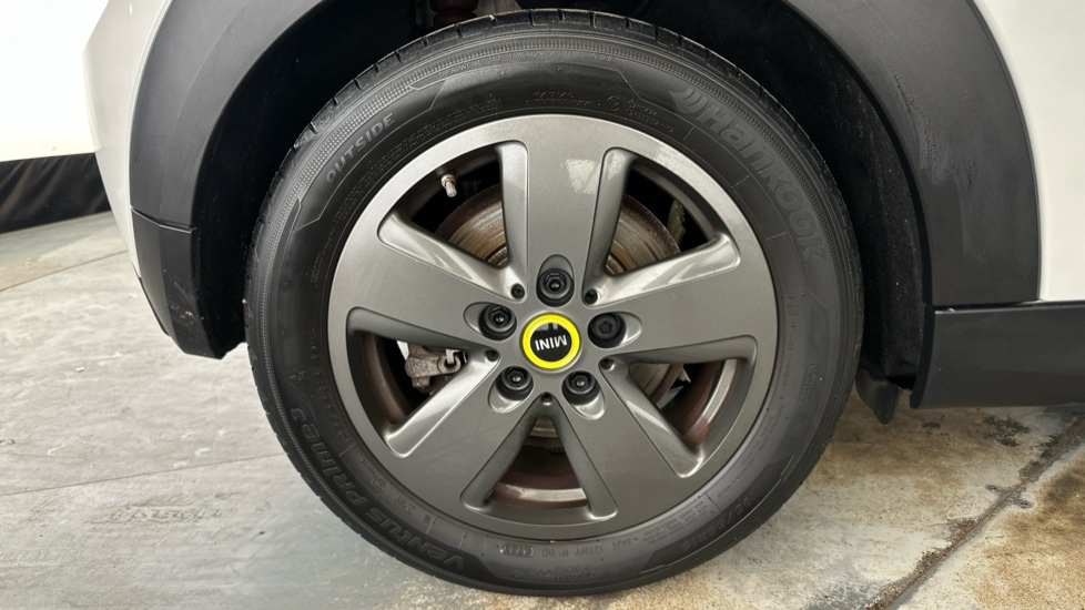 MINI HATCHBACK Image 19