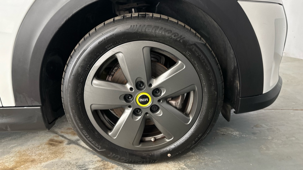 MINI HATCHBACK Image 20