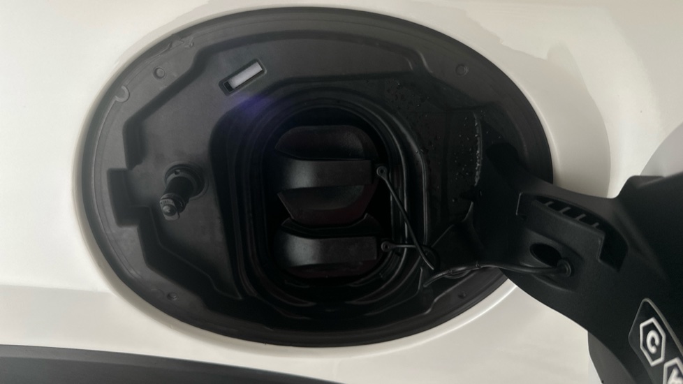 MINI HATCHBACK Image 21