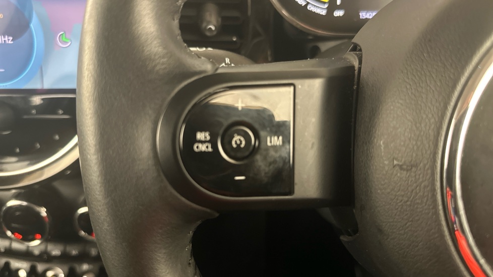 MINI HATCHBACK Image 24