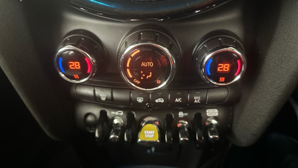 MINI HATCHBACK Image 26