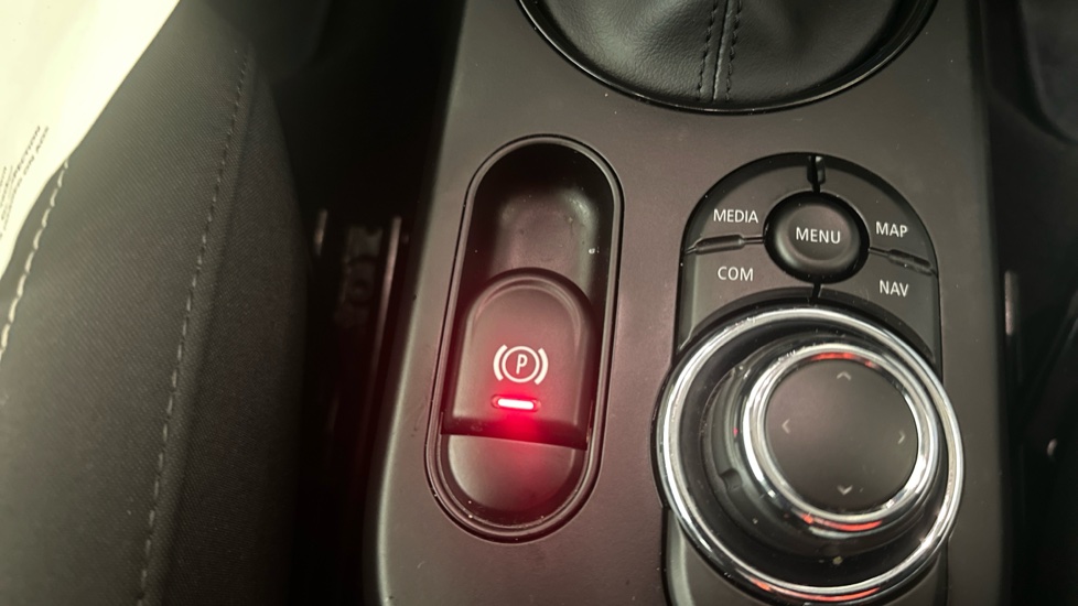 MINI HATCHBACK Image 27