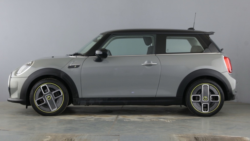 MINI HATCHBACK Image 2