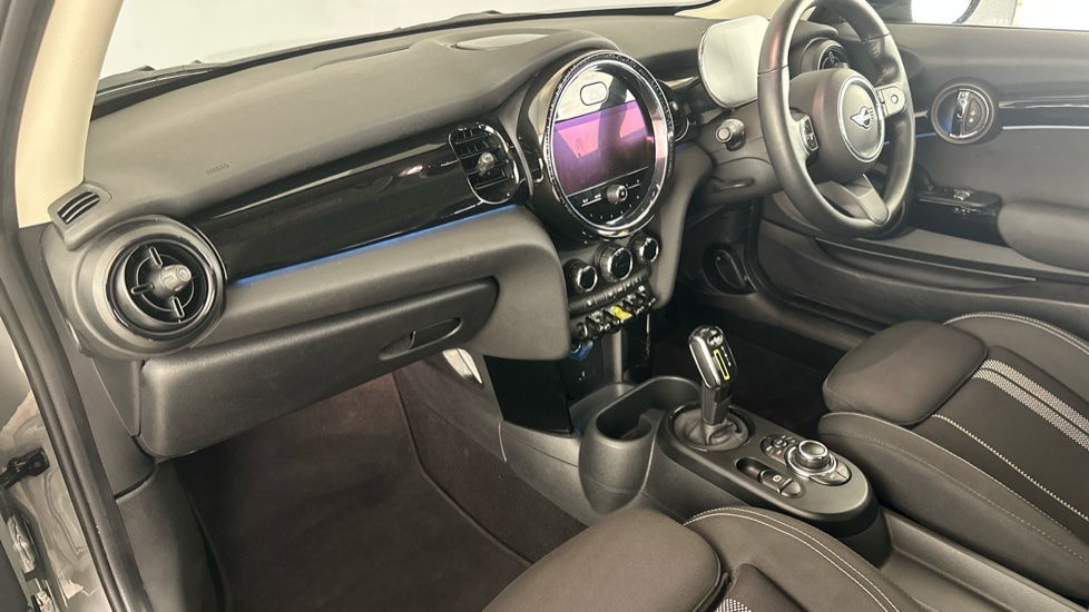 MINI HATCHBACK Image 10