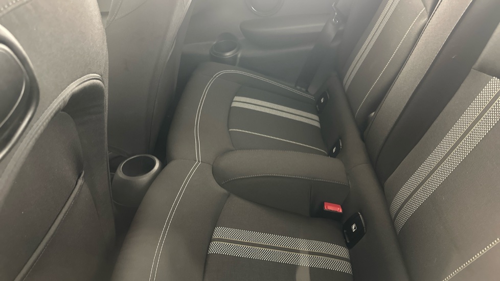 MINI HATCHBACK Image 14