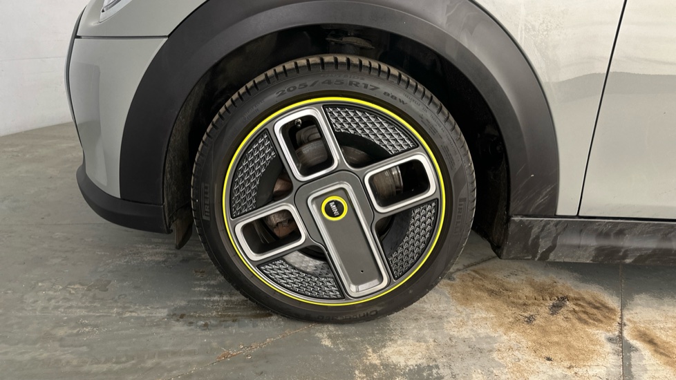 MINI HATCHBACK Image 17