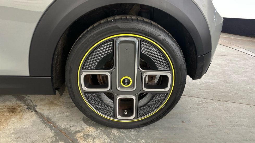 MINI HATCHBACK Image 18