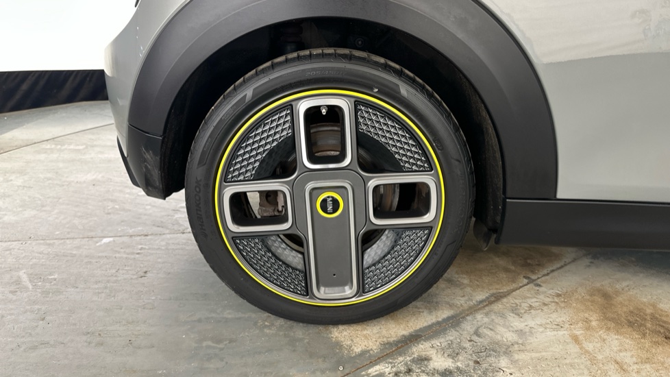 MINI HATCHBACK Image 19