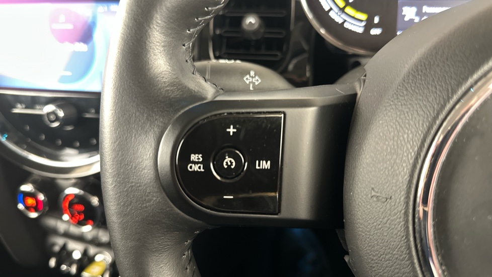 MINI HATCHBACK Image 23