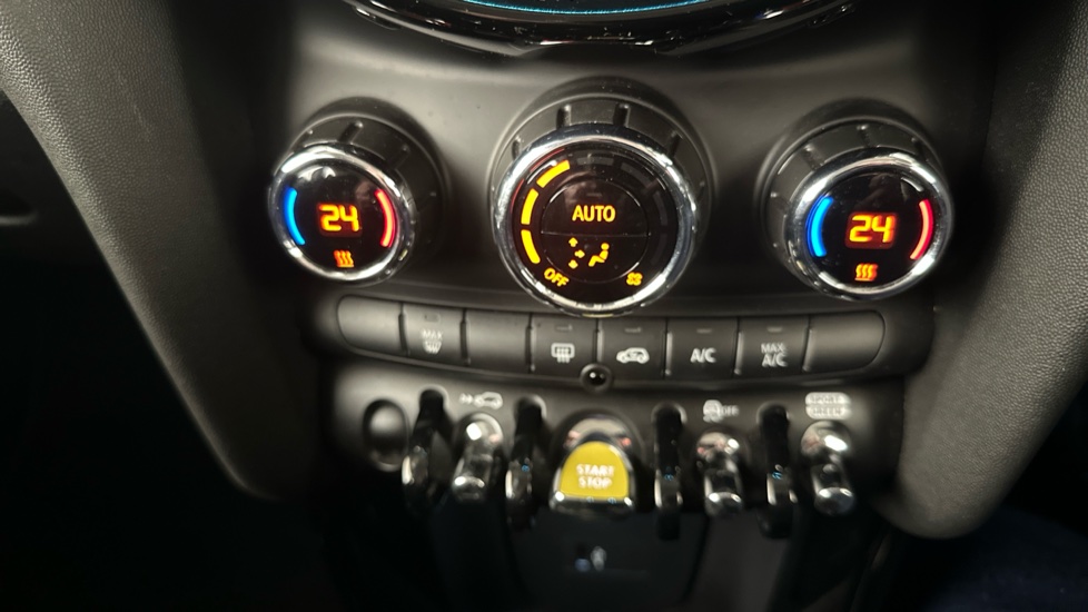 MINI HATCHBACK Image 27