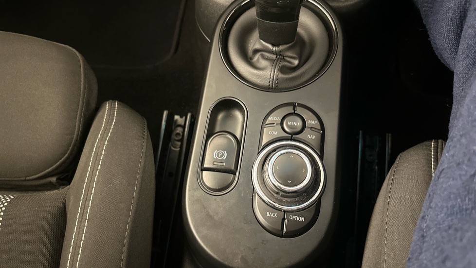 MINI HATCHBACK Image 28