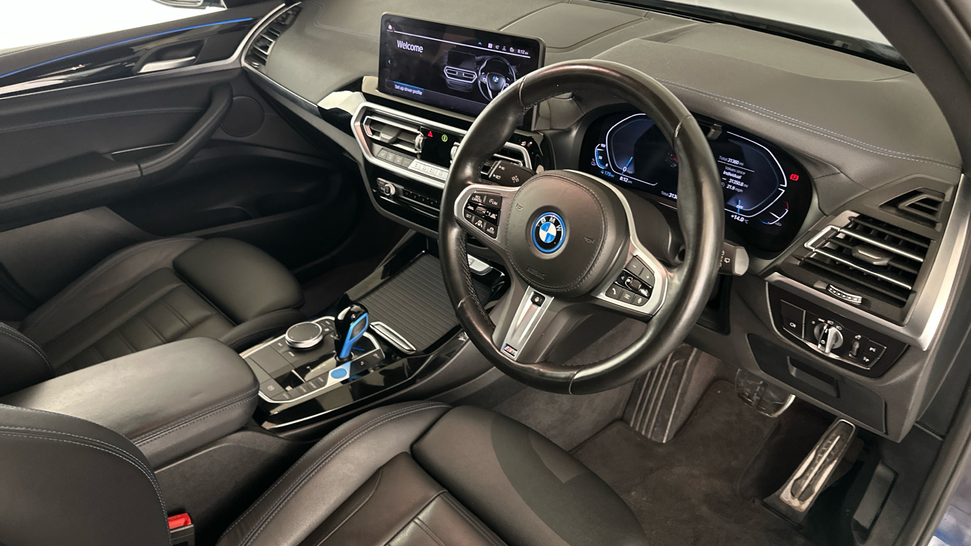 4020724 210kW M Sport 80kWh 5dr Auto